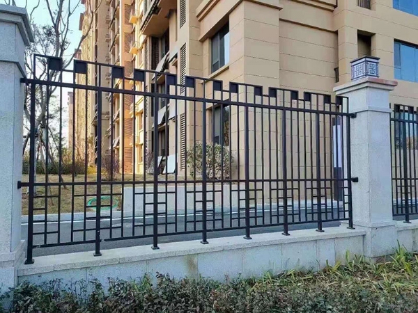 鐵藝圍欄的維護保養常識